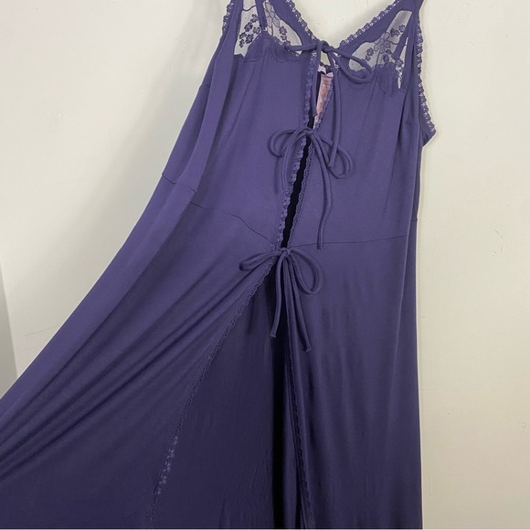 SALVAGE X FENTY A Peek Behind The Lace Maxi Slip - Picture 8 of 12